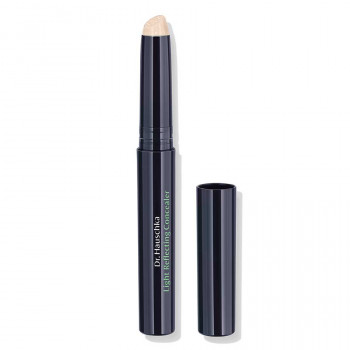 Dr. Hauschka Light Reflecting Concealer: softens dark shadows with natural light reflections Dr. Hauschka Light Reflecting Concealer for dark shadows and rings